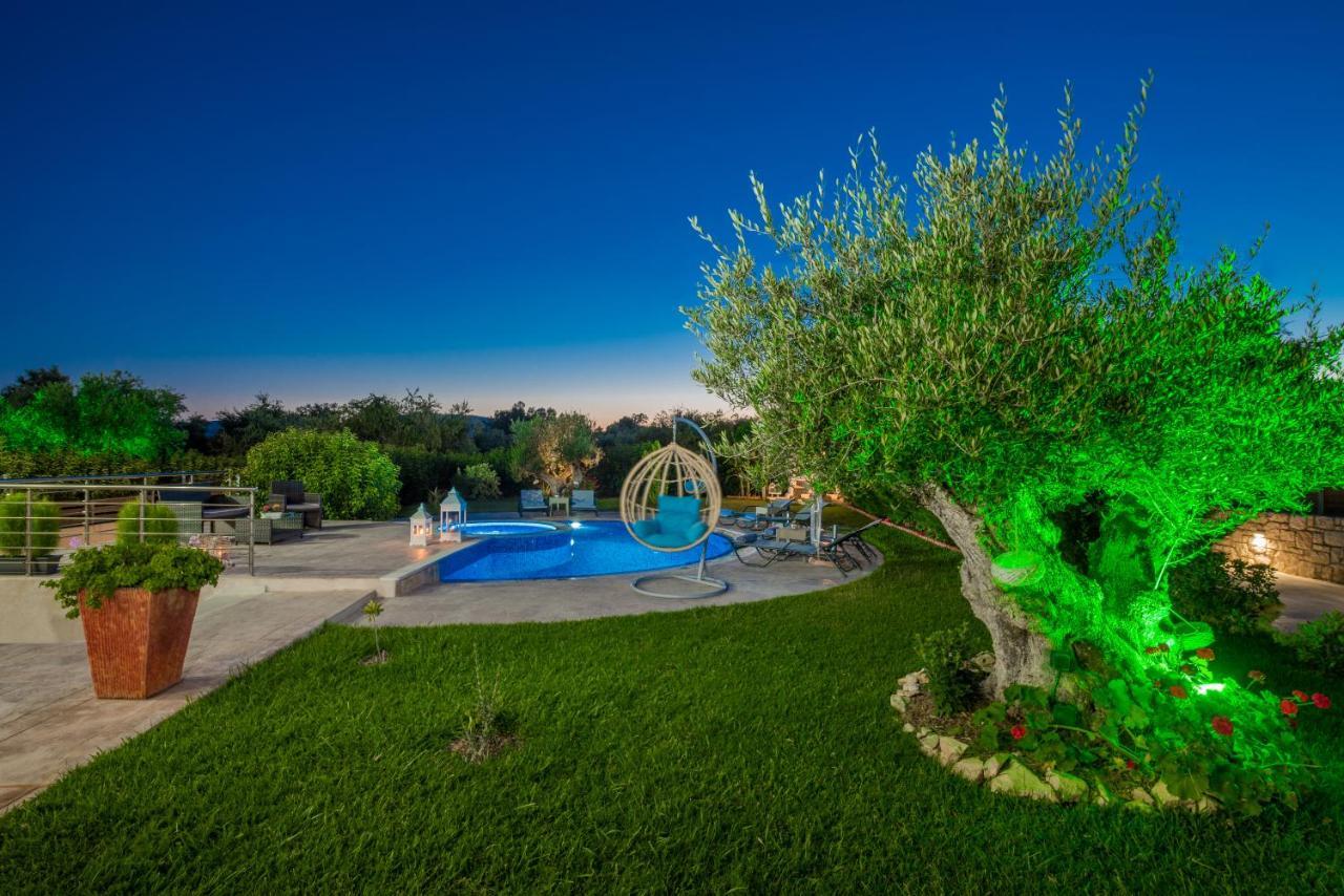 Romanza Luxury Villa Kalamákion Esterno foto