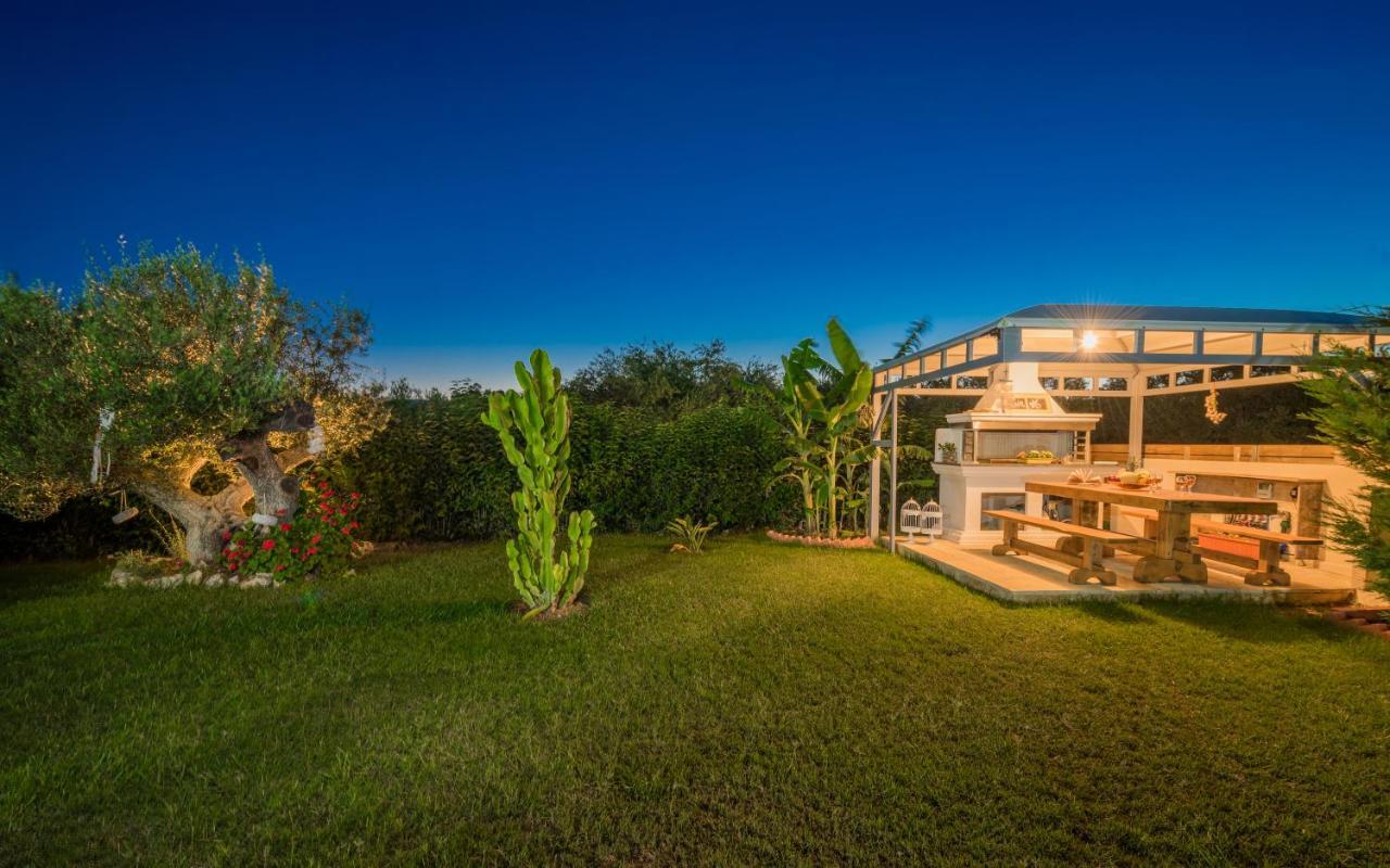 Romanza Luxury Villa Kalamákion Esterno foto