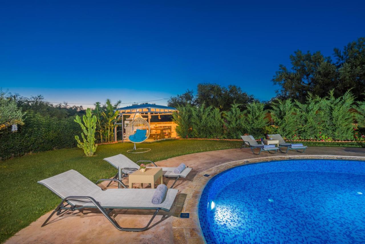 Romanza Luxury Villa Kalamákion Esterno foto