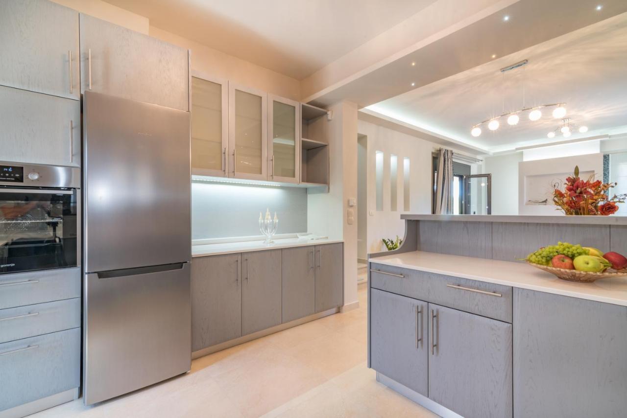 Romanza Luxury Villa Kalamákion Esterno foto