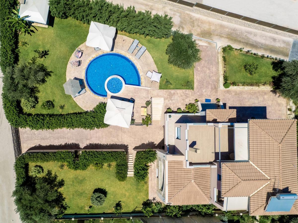 Romanza Luxury Villa Kalamákion Esterno foto