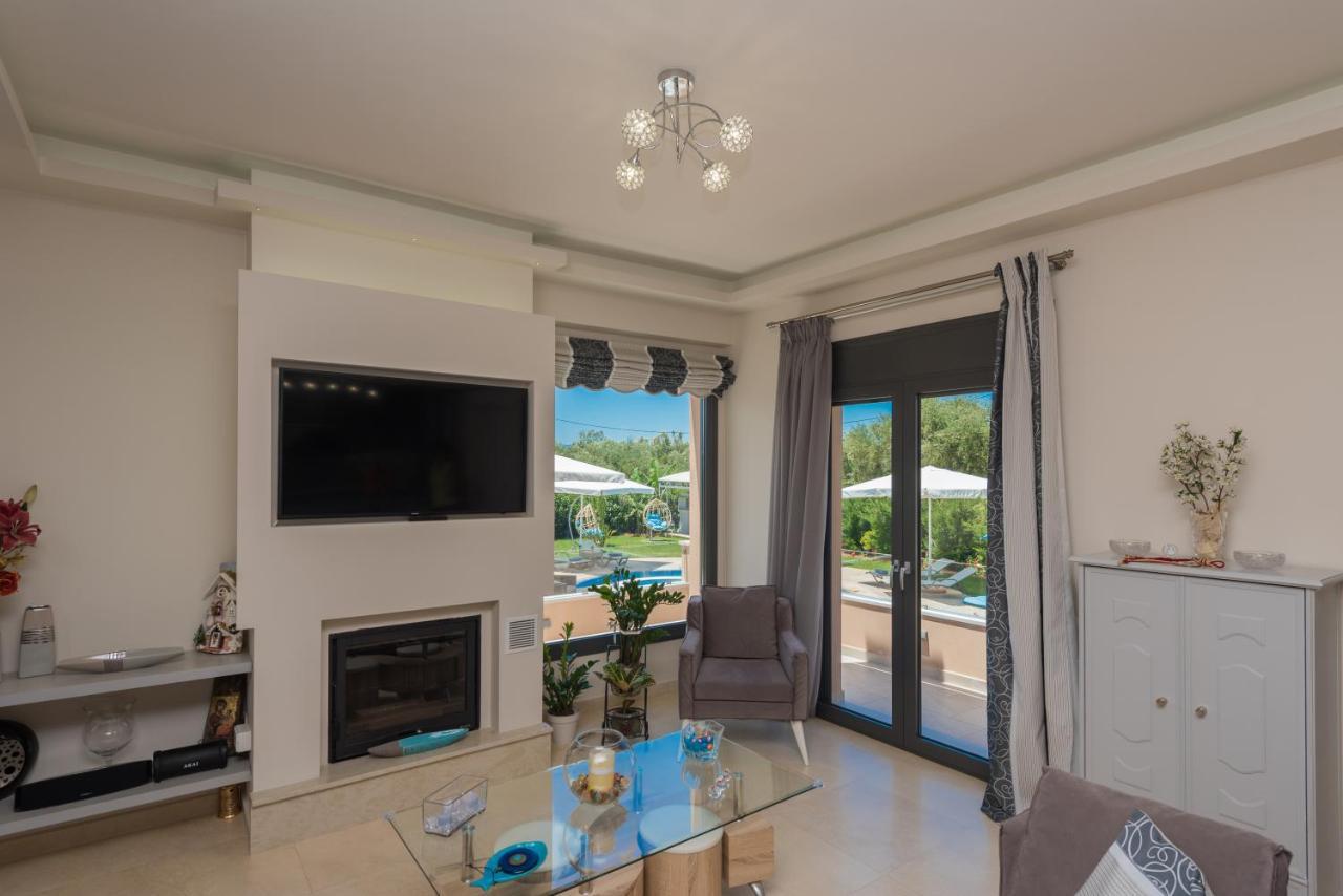 Romanza Luxury Villa Kalamákion Esterno foto