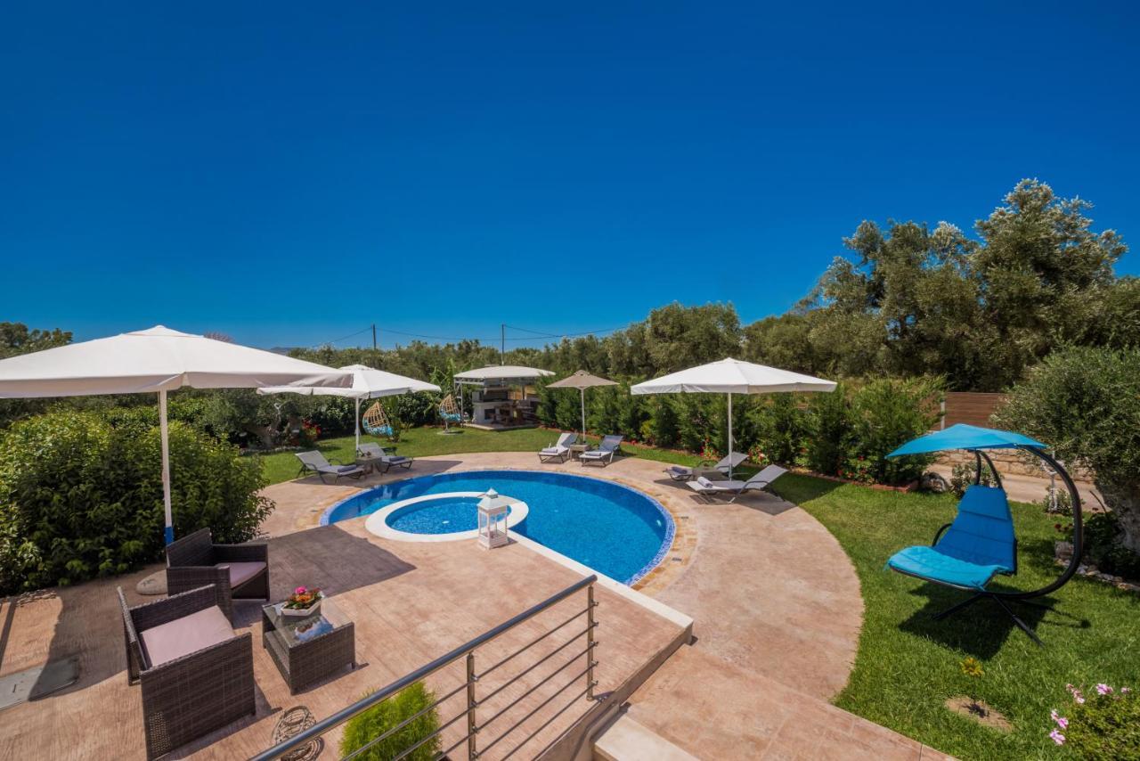 Romanza Luxury Villa Kalamákion Esterno foto